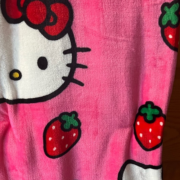 Hello Kitty Plush Blanket - Picture 9 of 9